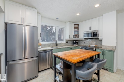 25 Broadview Crescent, St. Albert, AB - Indoor Photo Showing Kitchen