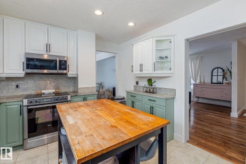 25 Broadview Crescent, St. Albert, AB - Indoor Photo Showing Kitchen