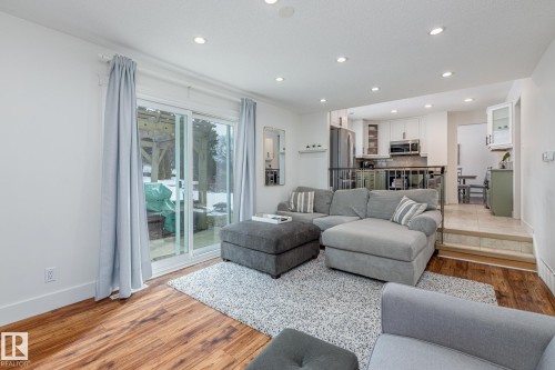 25 Broadview Crescent, St. Albert, AB - Indoor Photo Showing Living Room