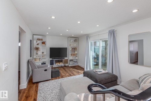 25 Broadview Crescent, St. Albert, AB - Indoor Photo Showing Living Room