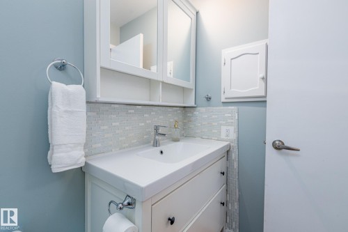 25 Broadview Crescent, St. Albert, AB - Indoor Photo Showing Bathroom
