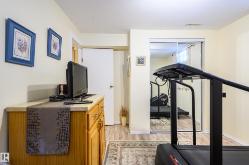 Exercise area featuring light wood-style floors and baseboards - 13420 113A St, Edmonton, AB - Indoor