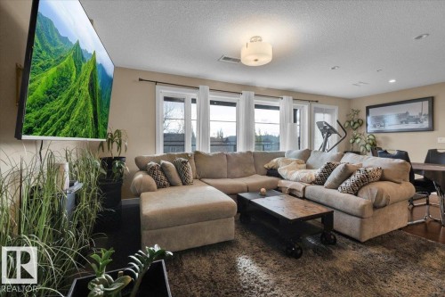 5029 Edgemont Boulevard, Edmonton, AB - Indoor Photo Showing Living Room