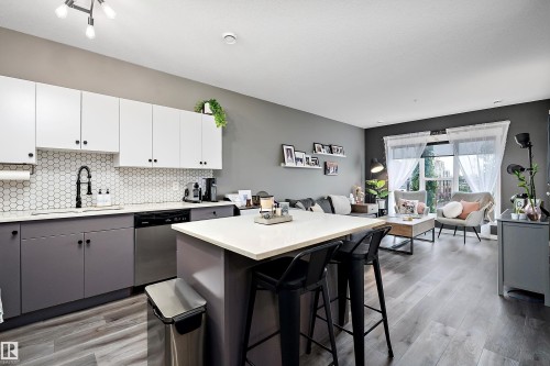 406 10518 113 Street, Edmonton, AB - Indoor Photo Showing Kitchen