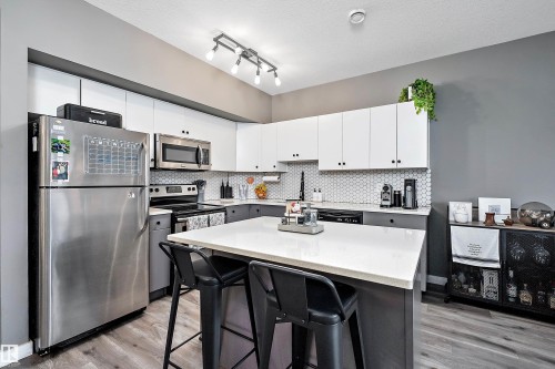 406 10518 113 Street, Edmonton, AB - Indoor Photo Showing Kitchen