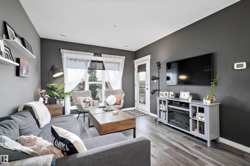 406 10518 113 Street, Edmonton, AB - Indoor Photo Showing Living Room
