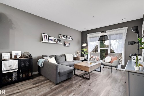406 10518 113 Street, Edmonton, AB - Indoor Photo Showing Living Room