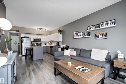 406 10518 113 Street, Edmonton, AB - Indoor Photo Showing Living Room