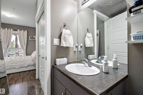 406 10518 113 Street, Edmonton, AB - Indoor Photo Showing Bathroom