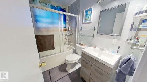 13031 115 Street, Edmonton, AB - Indoor Photo Showing Bathroom