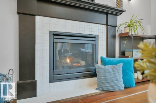 2663 Anderson Crescent, Edmonton, AB - Indoor Photo Showing Living Room With Fireplace