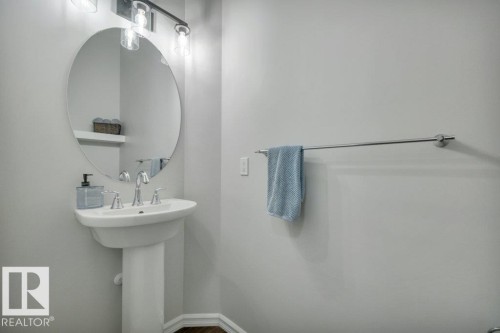 2663 Anderson Crescent, Edmonton, AB - Indoor Photo Showing Bathroom