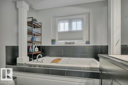 2663 Anderson Crescent, Edmonton, AB - Indoor Photo Showing Bathroom