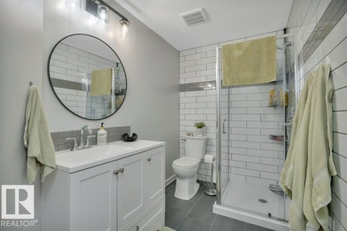 2663 Anderson Crescent, Edmonton, AB - Indoor Photo Showing Bathroom