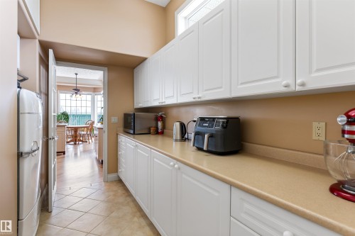 4 Placer Close, St. Albert, AB - Indoor Photo Showing Kitchen
