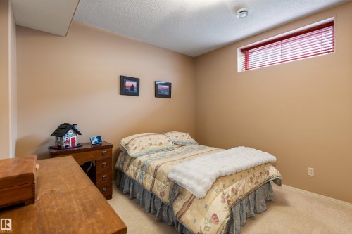 4 Placer Close, St. Albert, AB - Indoor Photo Showing Bedroom