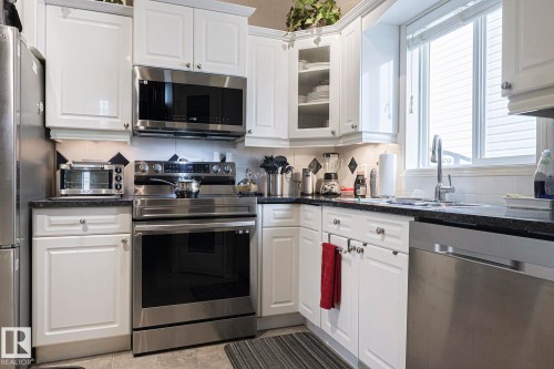 21304 88 Avenue, Edmonton, AB - Indoor Photo Showing Kitchen