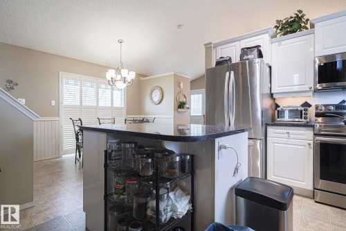 21304 88 Avenue, Edmonton, AB - Indoor Photo Showing Kitchen