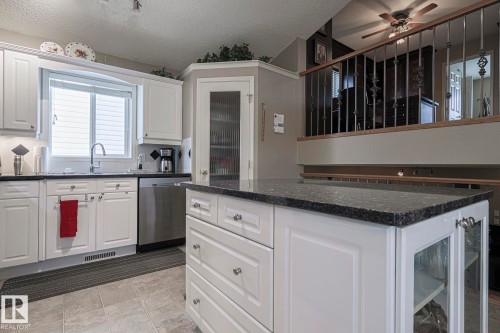 21304 88 Avenue, Edmonton, AB - Indoor Photo Showing Kitchen