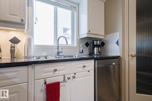 21304 88 Avenue, Edmonton, AB - Indoor Photo Showing Kitchen With Double Sink