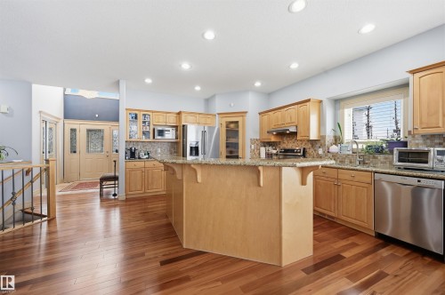 1526 Haswell Close, Edmonton, AB - Indoor Photo Showing Kitchen With Upgraded Kitchen