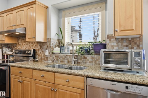 1526 Haswell Close, Edmonton, AB - Indoor Photo Showing Kitchen With Double Sink