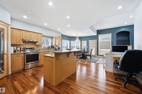 1526 Haswell Close, Edmonton, AB - Indoor Photo Showing Kitchen