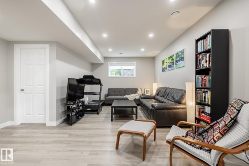 10936 71 Avenue, Edmonton, AB - Indoor