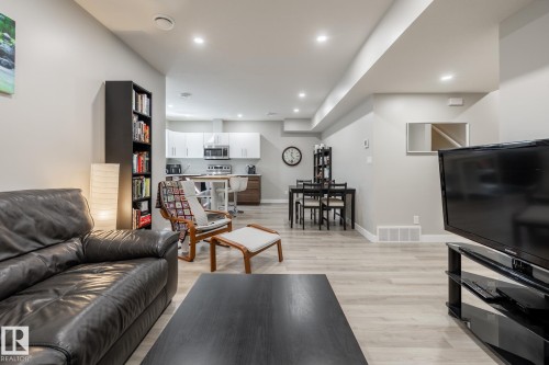 10936 71 Avenue, Edmonton, AB - Indoor Photo Showing Living Room