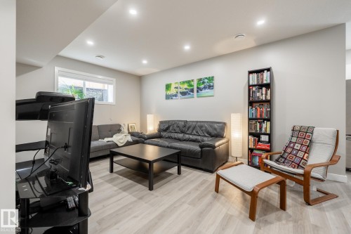 10936 71 Avenue, Edmonton, AB - Indoor