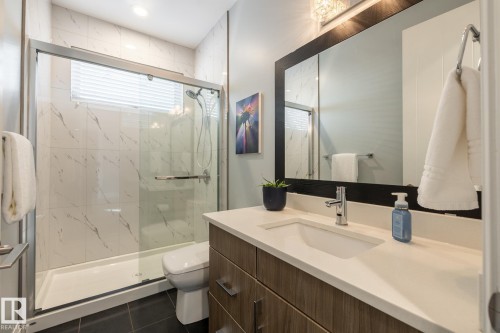 10936 71 Avenue, Edmonton, AB - Indoor Photo Showing Bathroom