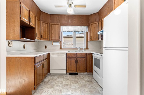 10724 148 Street, Edmonton, AB - Indoor Photo Showing Kitchen