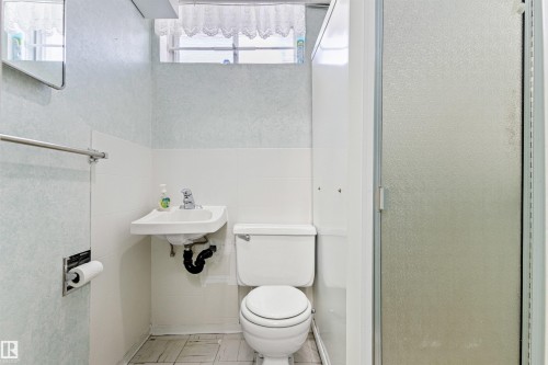 10724 148 Street, Edmonton, AB - Indoor Photo Showing Bathroom