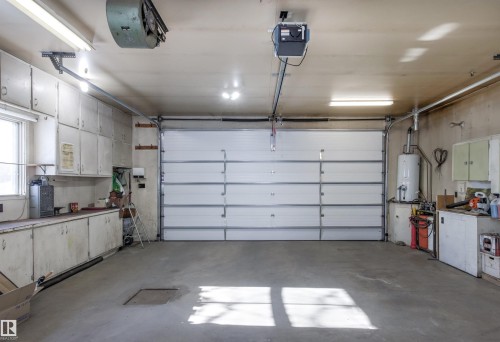 10724 148 Street, Edmonton, AB - Indoor Photo Showing Garage