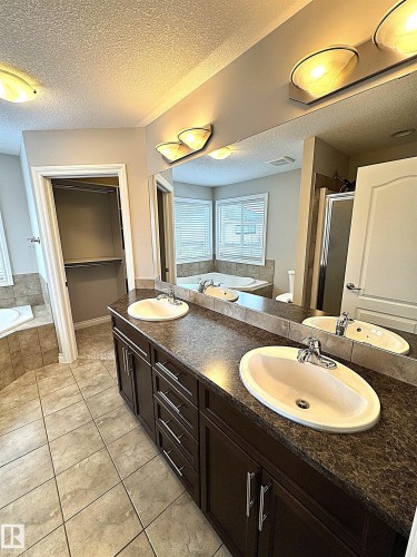 1473 Wates Link, Edmonton, AB - Indoor Photo Showing Bathroom
