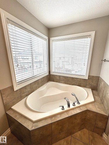 1473 Wates Link, Edmonton, AB - Indoor Photo Showing Bathroom