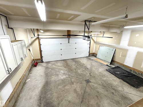 1473 Wates Link, Edmonton, AB - Indoor Photo Showing Garage