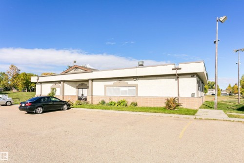 View of property featuring uncovered parking - 18507 92 Avenue, Edmonton, AB - Outdoor