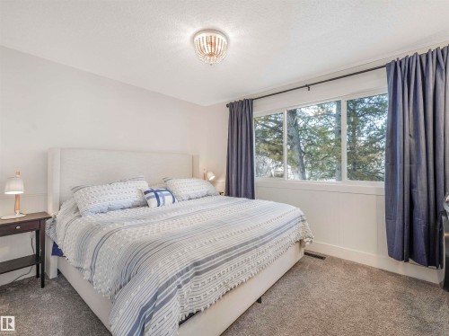 809 8 Street, Rural Lac Ste. Anne County, AB - Indoor Photo Showing Bedroom