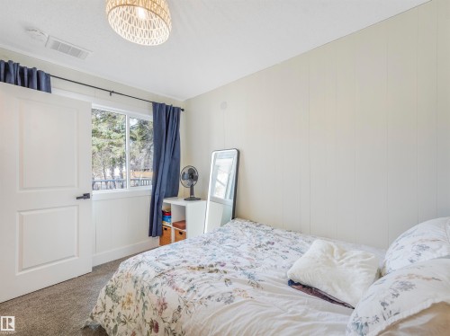809 8 Street, Rural Lac Ste. Anne County, AB - Indoor Photo Showing Bedroom