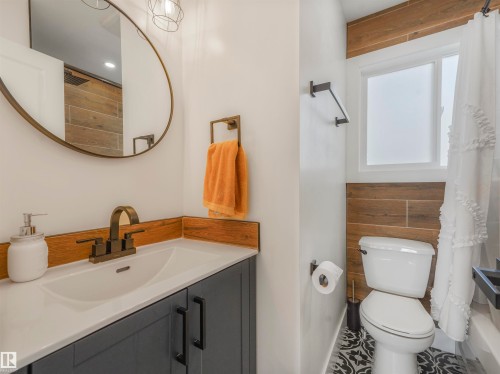 809 8 Street, Rural Lac Ste. Anne County, AB - Indoor Photo Showing Bathroom