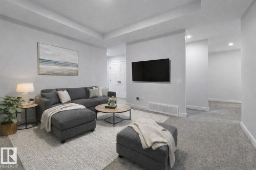 20876 131 Avenue, Edmonton, AB - Indoor Photo Showing Living Room