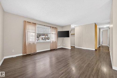 8938 94 Avenue, Fort Saskatchewan, AB - Indoor Photo Showing Living Room