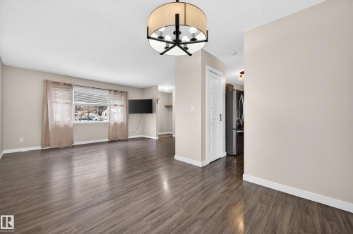 8938 94 Avenue, Fort Saskatchewan, AB - Indoor Photo Showing Living Room