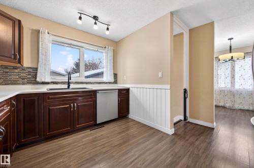 8938 94 Avenue, Fort Saskatchewan, AB - Indoor Photo Showing Kitchen