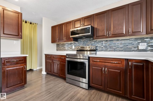 8938 94 Avenue, Fort Saskatchewan, AB - Indoor Photo Showing Kitchen