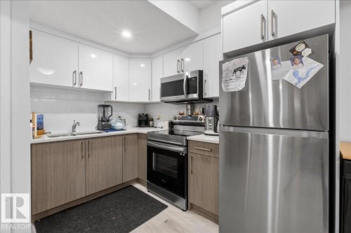 86 Edgefield Way, St. Albert, AB - Indoor Photo Showing Kitchen