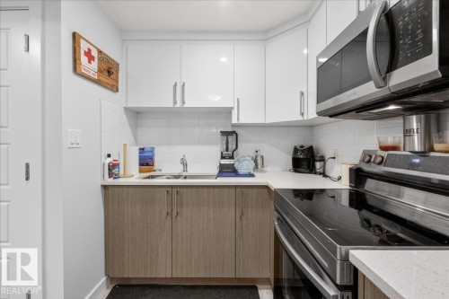 86 Edgefield Way, St. Albert, AB - Indoor Photo Showing Kitchen With Double Sink