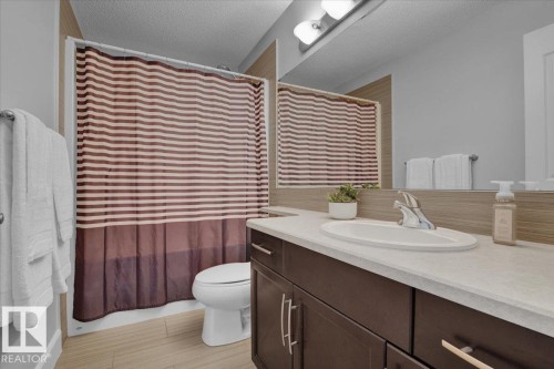 17028 78 Street, Edmonton, AB - Indoor Photo Showing Bathroom