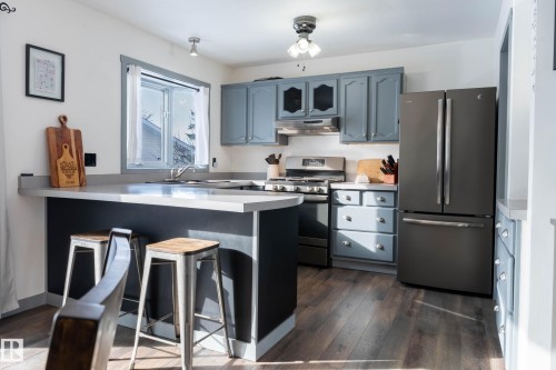 2009 4 Avenue, Cold Lake, AB - Indoor Photo Showing Kitchen With Upgraded Kitchen